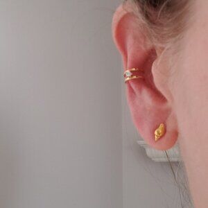 Ear cuff 14K with cubic zirconia gem